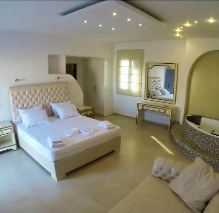 Queen Boutique Suites Mykonos Town エクステリア 写真