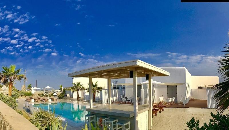 Queen Boutique Suites Mykonos Town エクステリア 写真
