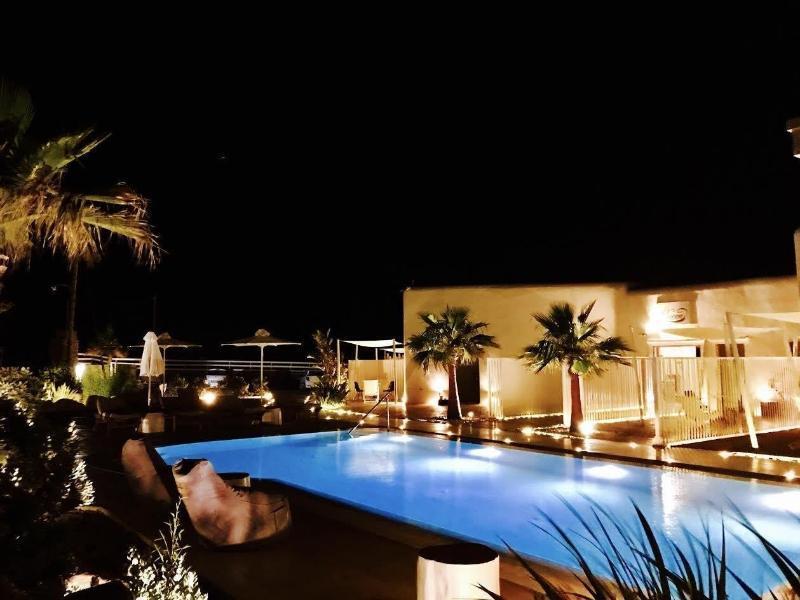Queen Boutique Suites Mykonos Town エクステリア 写真