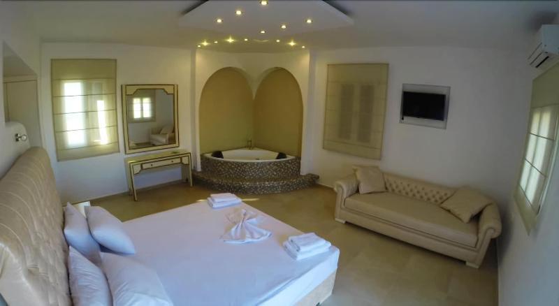 Queen Boutique Suites Mykonos Town エクステリア 写真