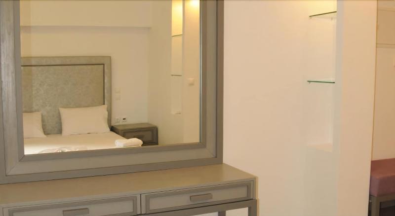 Queen Boutique Suites Mykonos Town エクステリア 写真